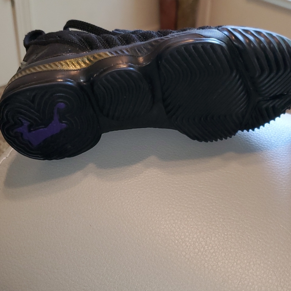 Shoes - Picture 4 of 4